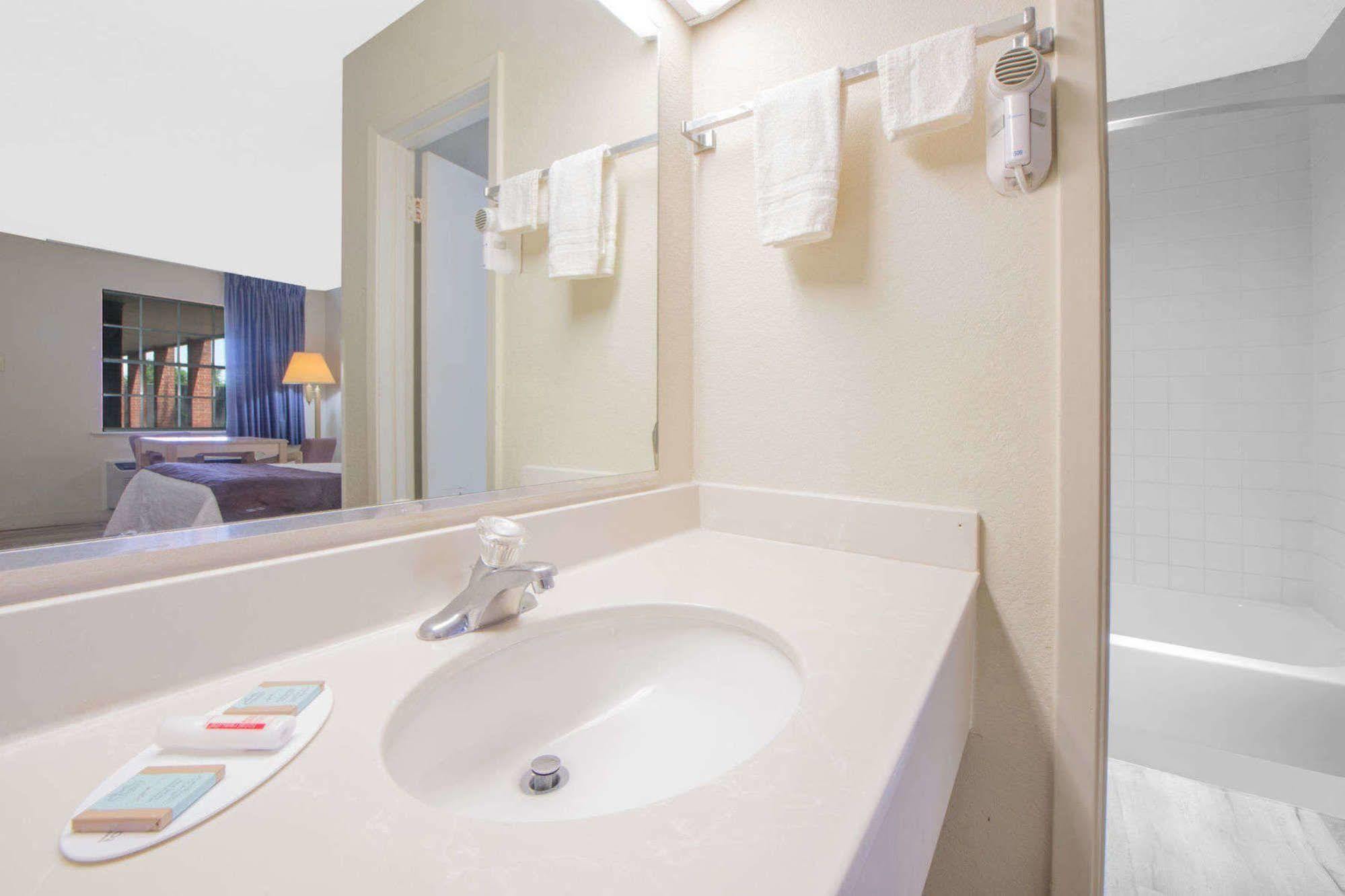 Holiday Inn Express Hotel And Suites Borger By Ihg Exterior foto